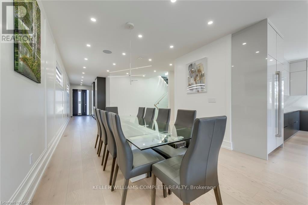 1362 Kenmuir Avenue, Mississauga, Ontario  L5G 4B4 - Photo 5 - W12997440