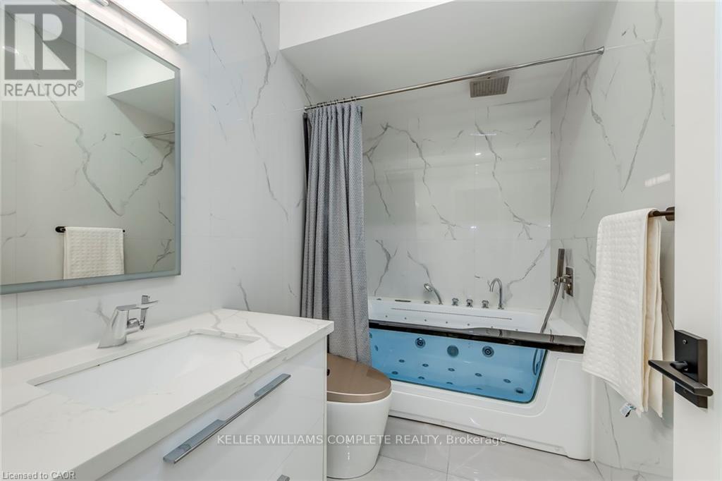 1362 Kenmuir Avenue, Mississauga, Ontario  L5G 4B4 - Photo 37 - W12997440