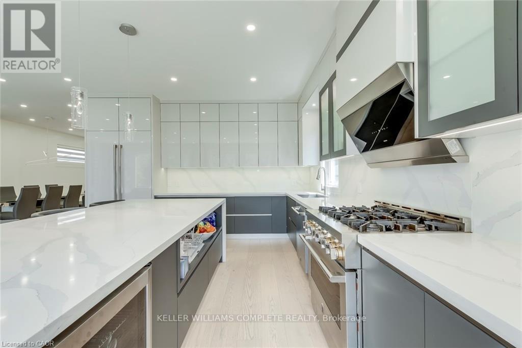 1362 Kenmuir Avenue, Mississauga, Ontario  L5G 4B4 - Photo 9 - W12997440