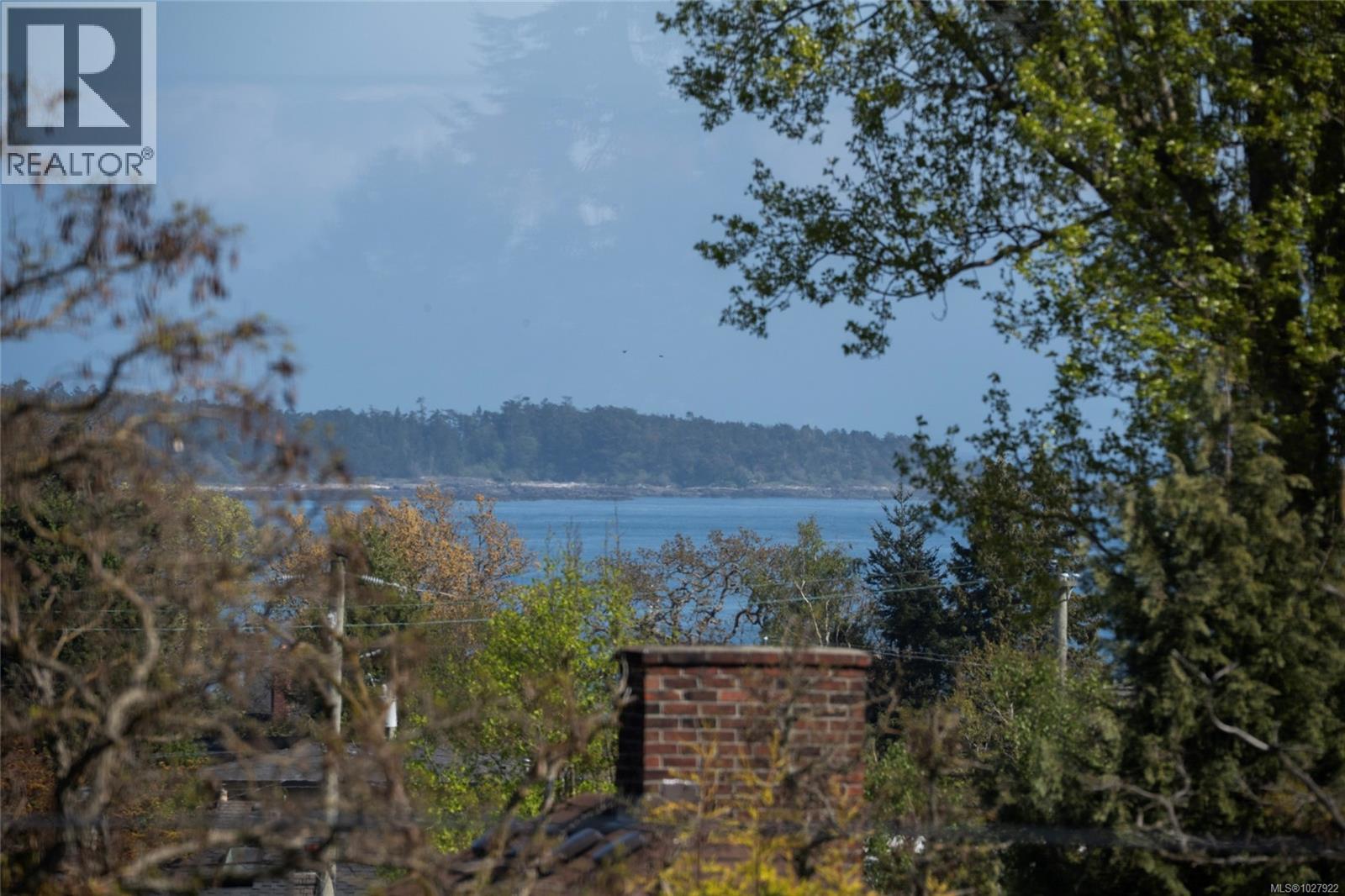 402 2323 Hamiota St, Oak Bay, British Columbia V8R 2N1 - Photo 2 - 1027922