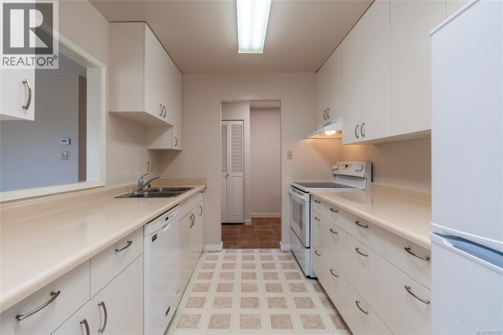 402 2323 Hamiota St, Oak Bay, British Columbia V8R 2N1 - Photo 7 - 1027922
