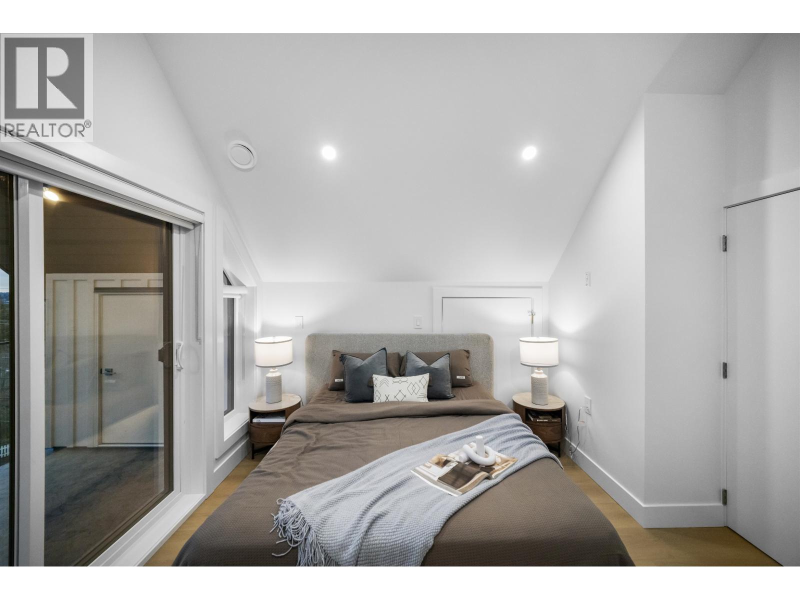 1 3623 Triumph Street, Vancouver, British Columbia  V5K 1V4 - Photo 11 - R3120243