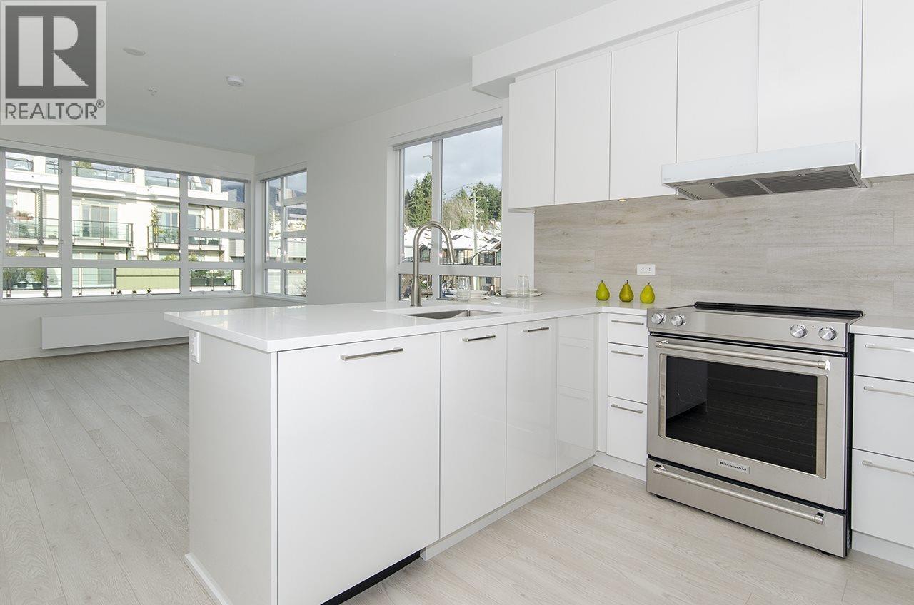 315 711 W 14th Street, North Vancouver, British Columbia  V7M 3E8 - Photo 3 - R3120258