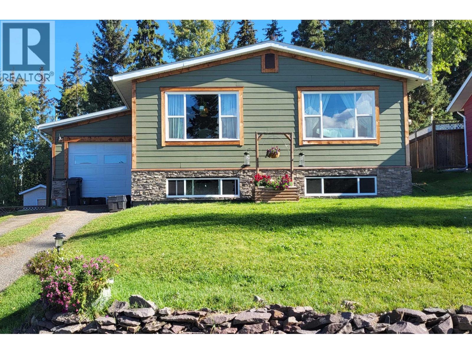 3448 Jewel Road, Houston, British Columbia  V0J 1Z0 - Photo 1 - R3076208