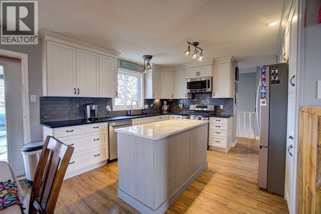 5338 5 Street W, Claresholm, Alberta  T0L 0T0 - Photo 9 - A2300430