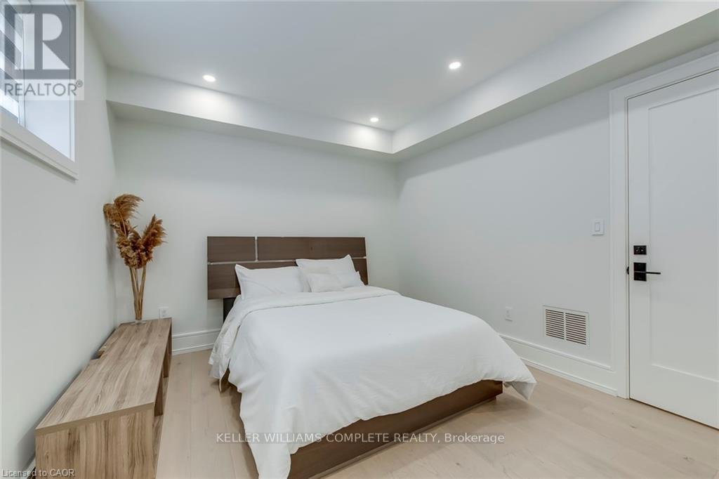 1362 Kenmuir Avenue, Mississauga, Ontario  L5G 4B4 - Photo 36 - W12997440
