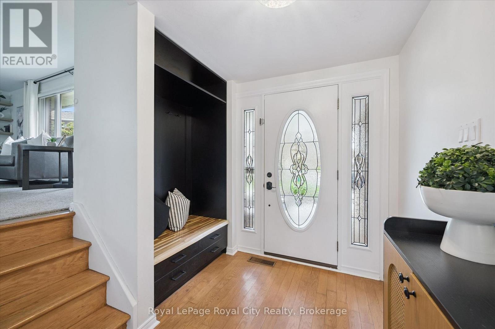 22 Crestwood Drive, Cambridge, Ontario  N1S 3N9 - Photo 4 - X13091684