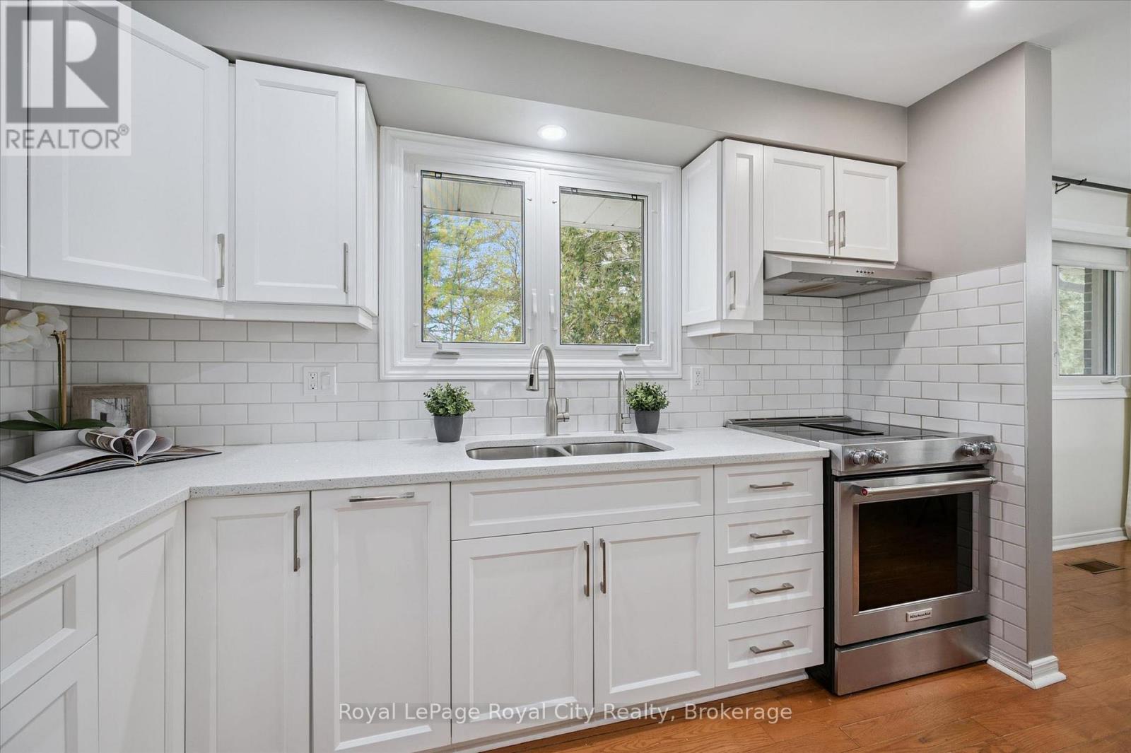 22 Crestwood Drive, Cambridge, Ontario  N1S 3N9 - Photo 9 - X13091684