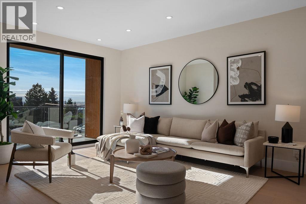 504 E 5th Street, North Vancouver, British Columbia  V7L 1M4 - Photo 4 - R3120230