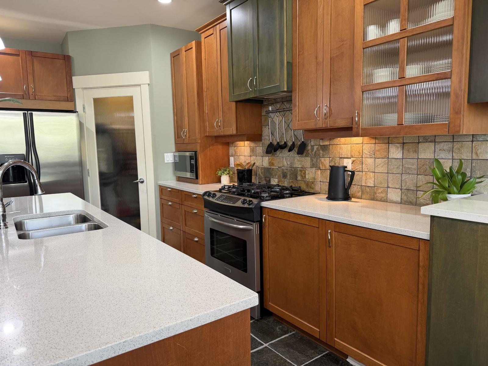 15556 Goggs Avenue, White Rock, British Columbia  V4B 2N6 - Photo 13 - R3119630