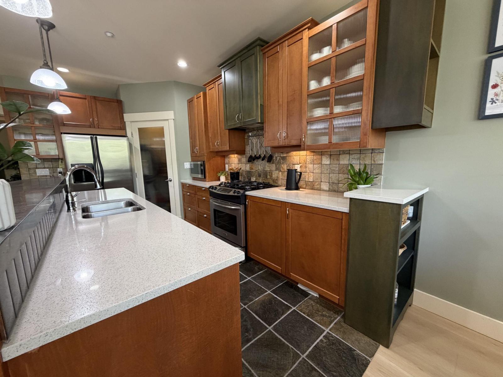 15556 Goggs Avenue, White Rock, British Columbia  V4B 2N6 - Photo 14 - R3119630