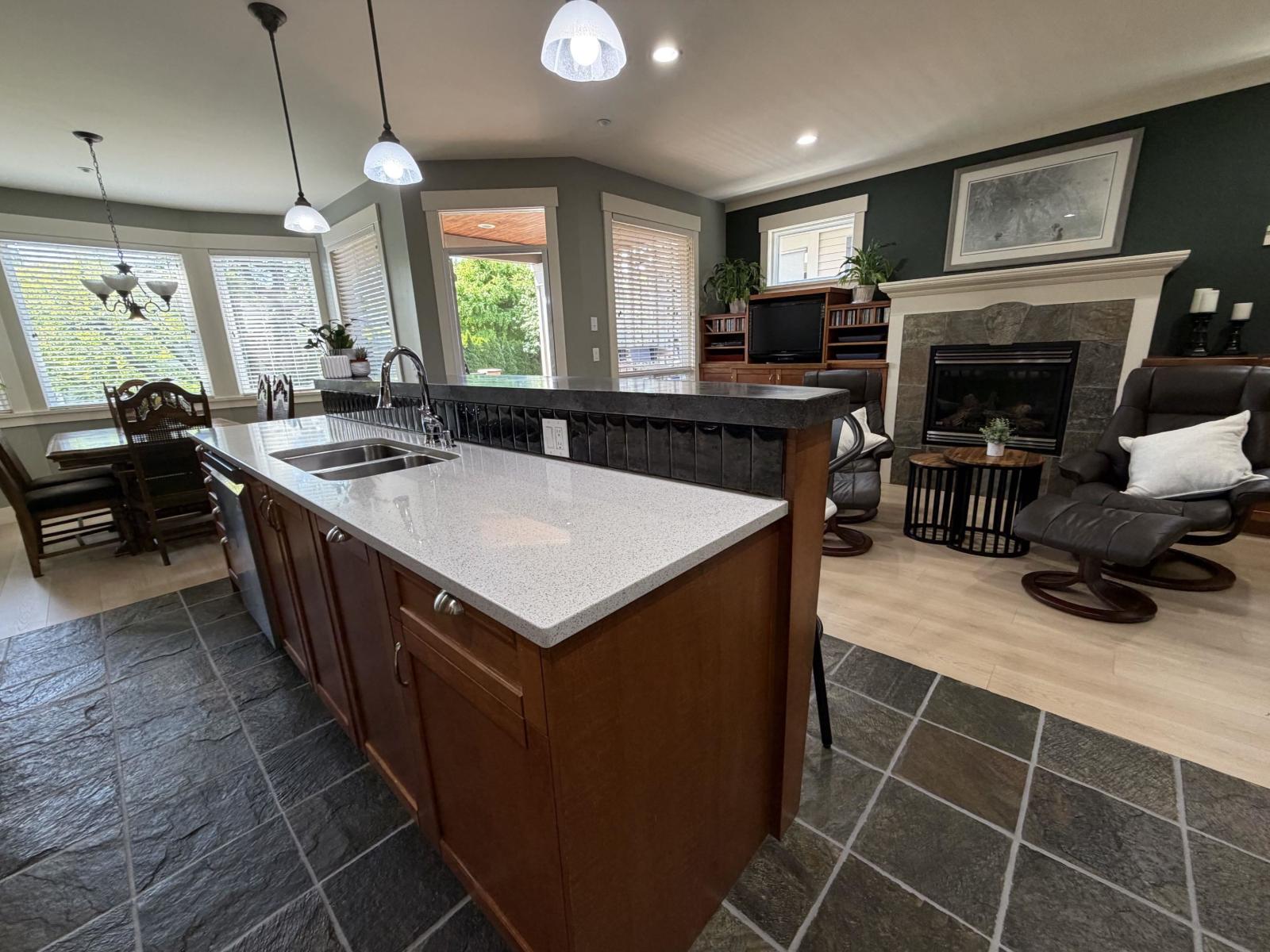 15556 Goggs Avenue, White Rock, British Columbia  V4B 2N6 - Photo 15 - R3119630