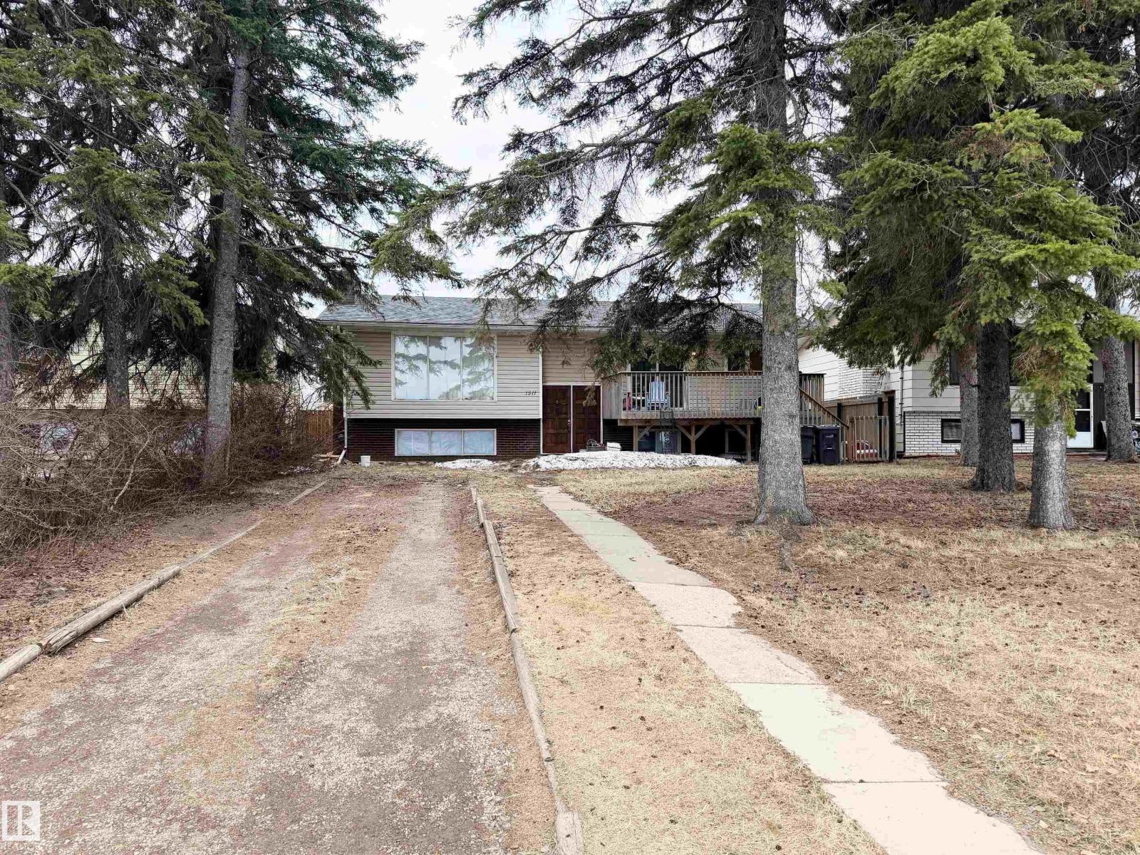 1911 1 AV, Cold Lake, Alberta