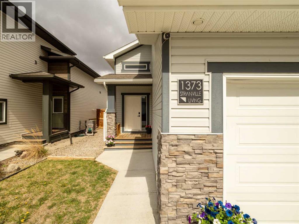 1373 Pacific Circle W, Lethbridge, Alberta  T1J 5V3 - Photo 3 - A2307632