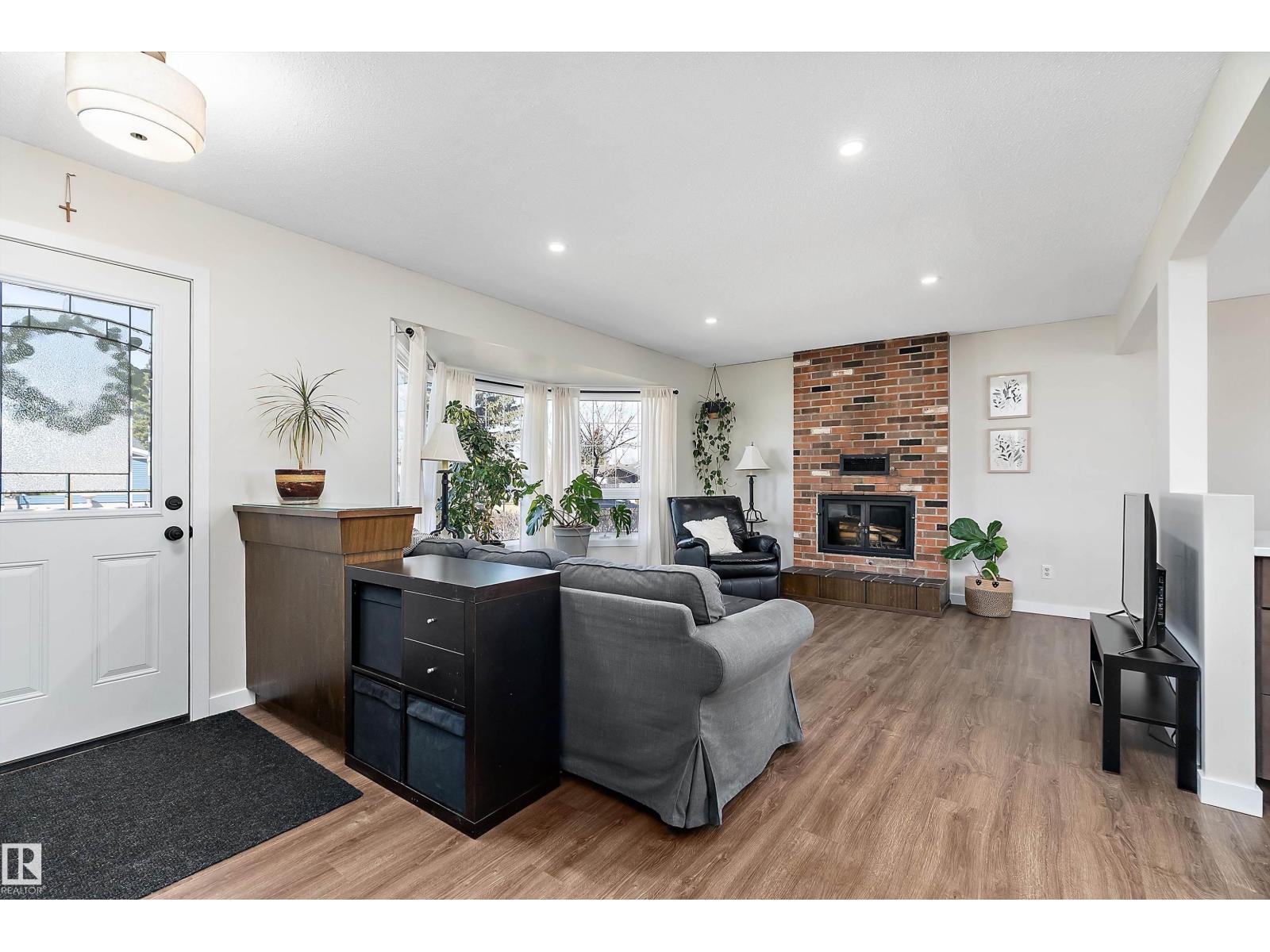 16 Camelot Av, Leduc, Alberta  T9E 4M3 - Photo 6 - E4486019