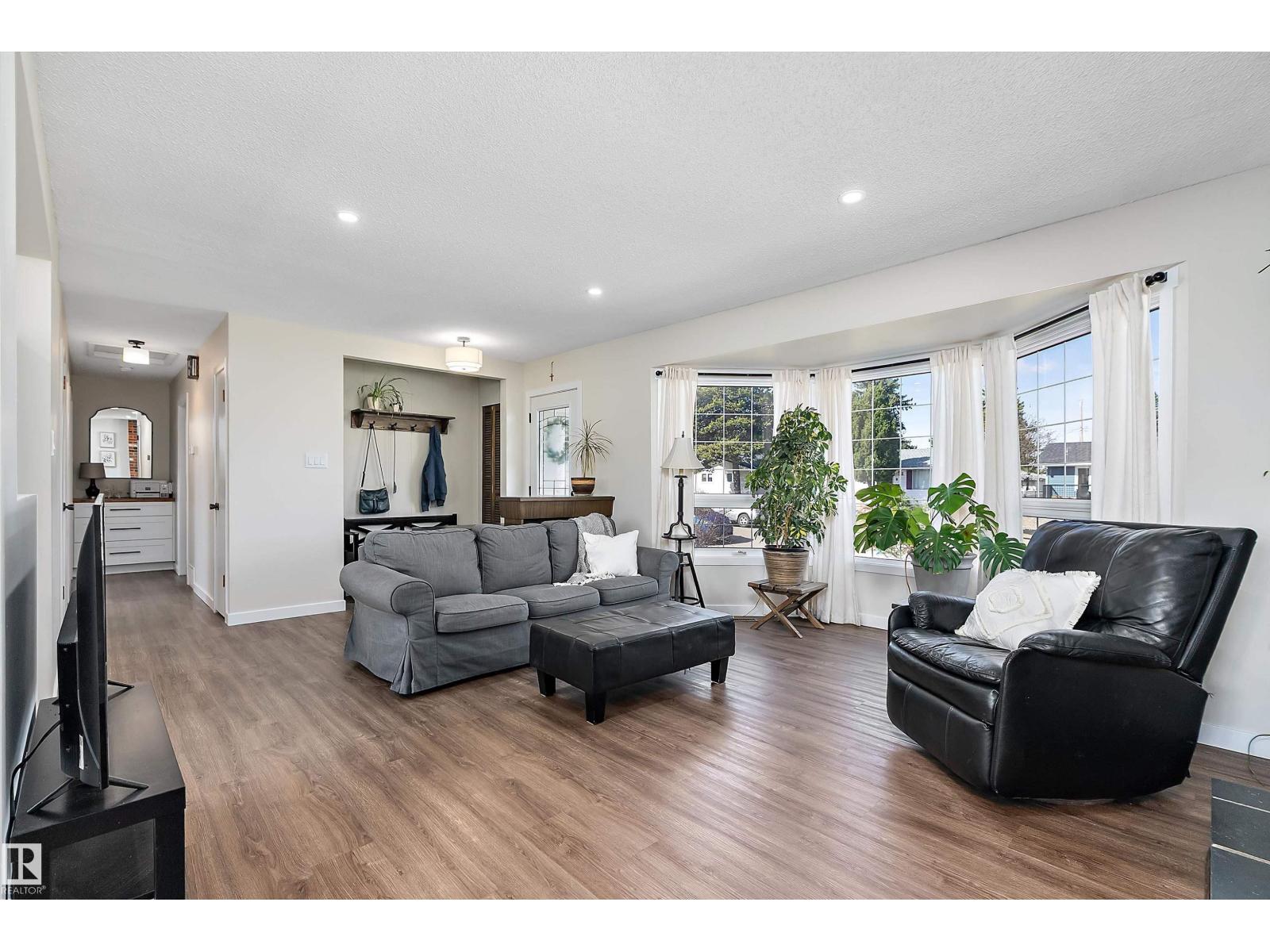 16 Camelot Av, Leduc, Alberta  T9E 4M3 - Photo 8 - E4486019
