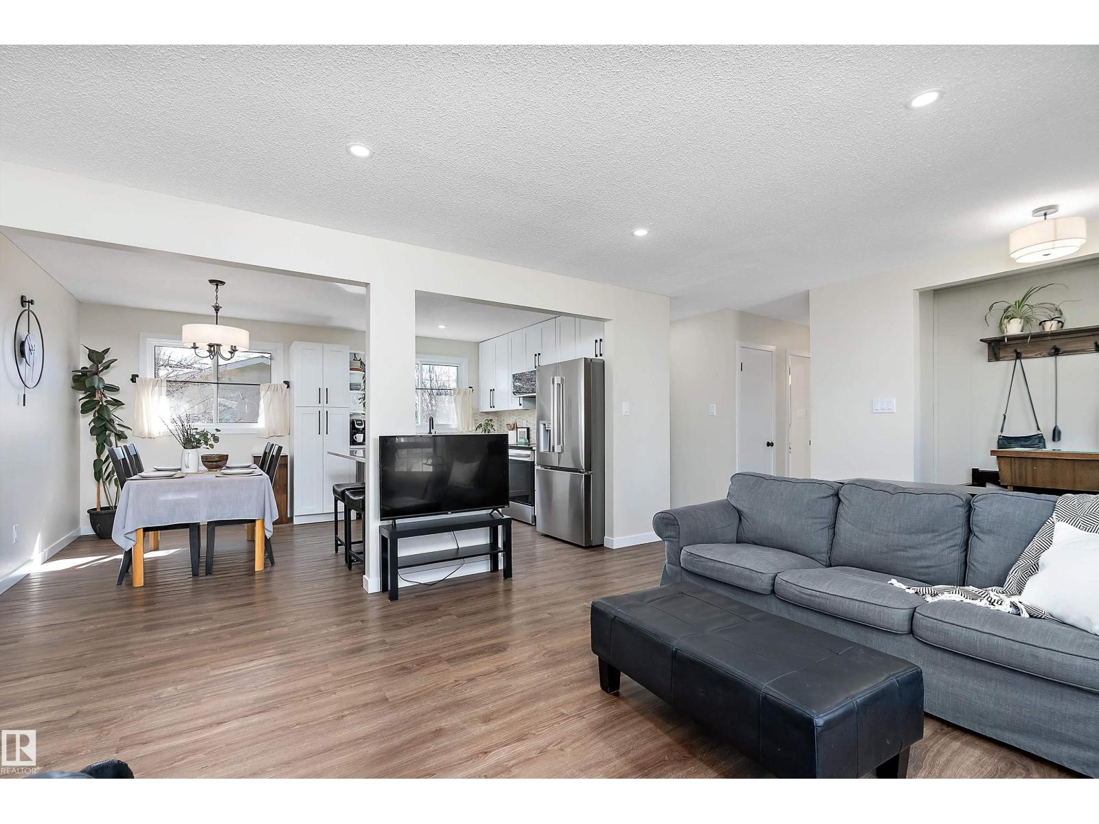 16 Camelot Av, Leduc, Alberta  T9E 4M3 - Photo 9 - E4486019