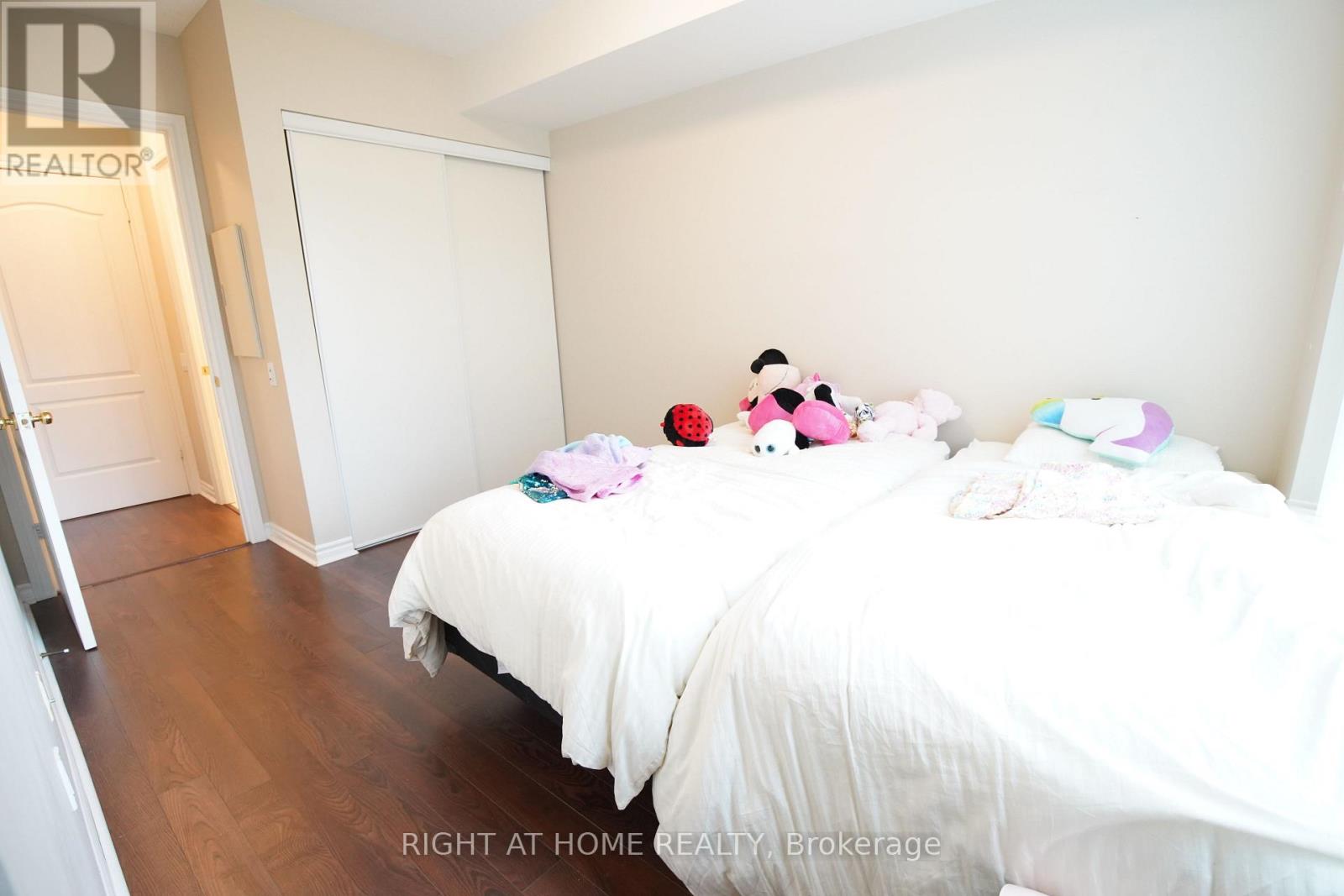 716 - 18 William Carson Crescent, Toronto, Ontario  M2P 2G6 - Photo 9 - C13091682