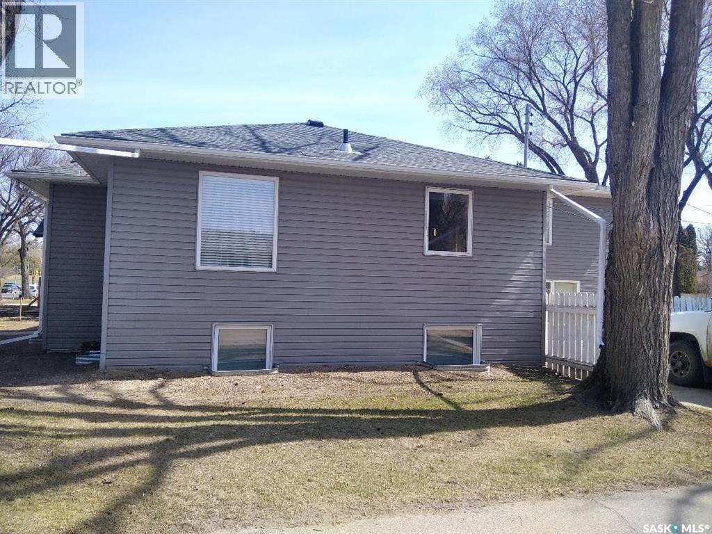 1402 14th Street E, Saskatoon, Saskatchewan  S7H 0A8 - Photo 2 - SK034930