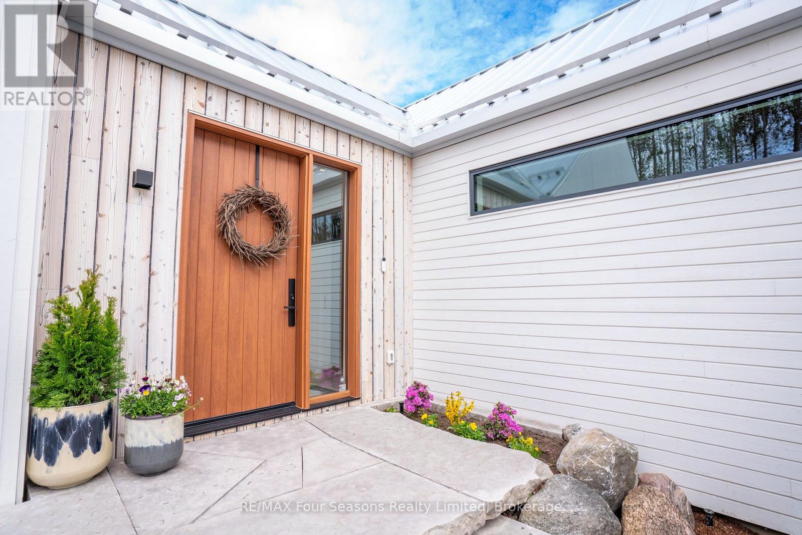 58 Sydenham Trail W, Clearview, Ontario  L0M 1H0 - Photo 4 - S13090320