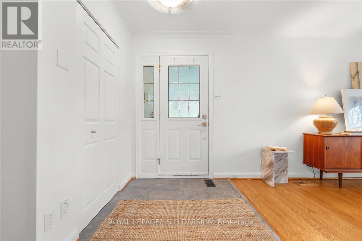 8 Gaiety Drive, Toronto, Ontario  M1H 1C1 - Photo 5 - E13091618