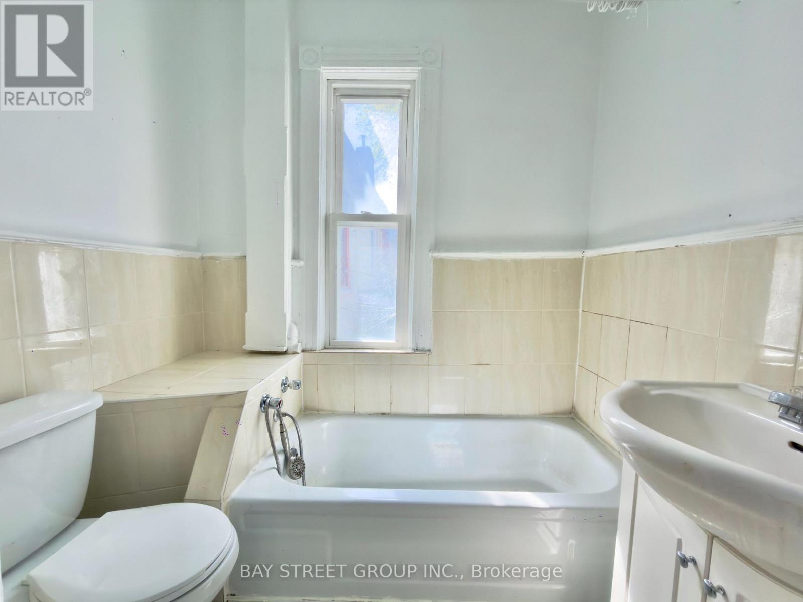 182 Boulton Avenue, Toronto, Ontario  M4M 2J9 - Photo 10 - E13091692