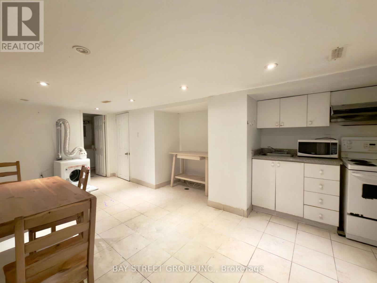 182 Boulton Avenue, Toronto, Ontario  M4M 2J9 - Photo 13 - E13091692