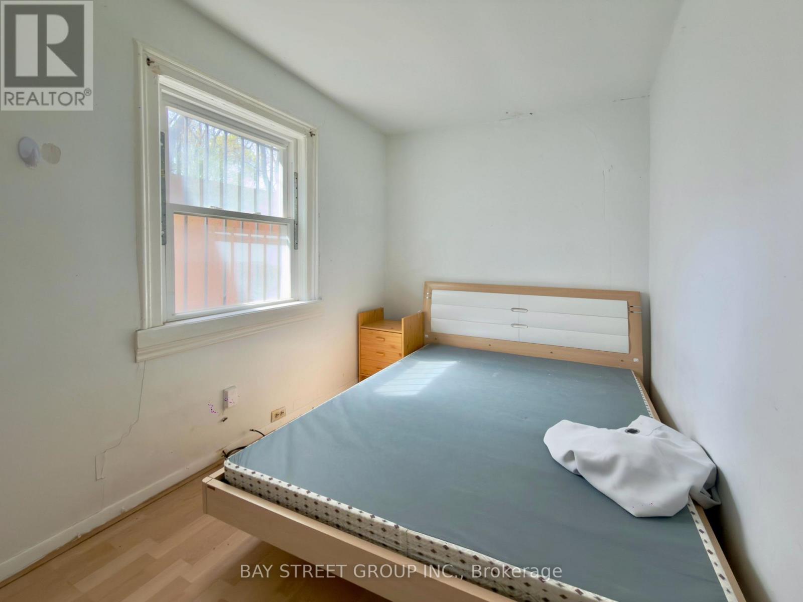 182 Boulton Avenue, Toronto, Ontario  M4M 2J9 - Photo 6 - E13091692