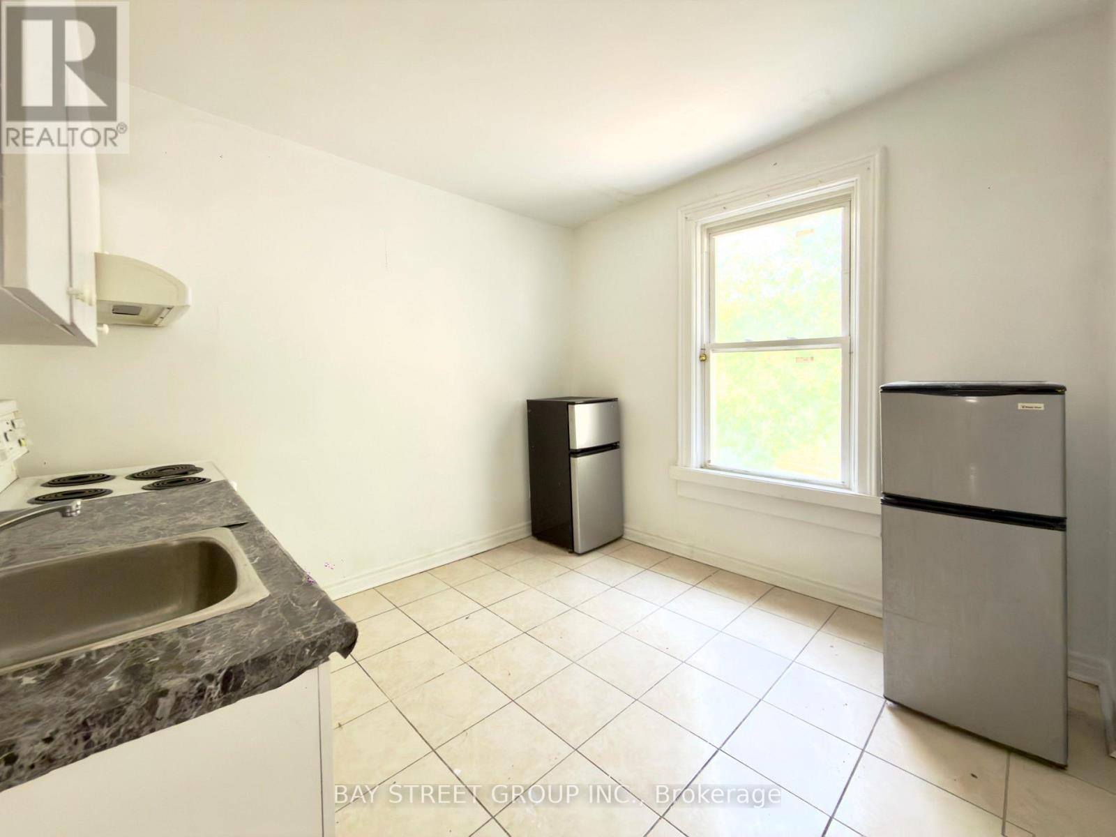 182 Boulton Avenue, Toronto, Ontario  M4M 2J9 - Photo 8 - E13091692