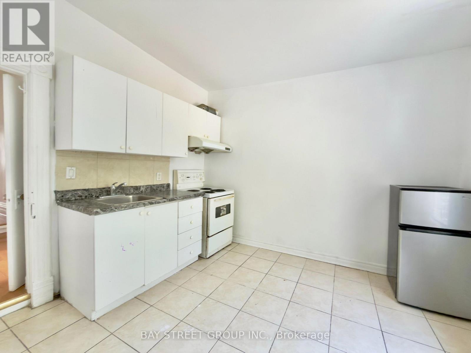 182 Boulton Avenue, Toronto, Ontario  M4M 2J9 - Photo 9 - E13091692