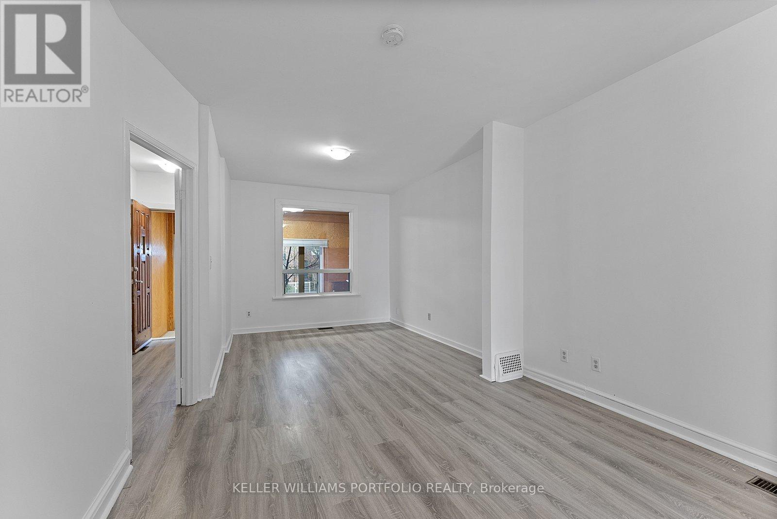 570 Jones Avenue, Toronto, Ontario  M4J 3H1 - Photo 13 - E13091724