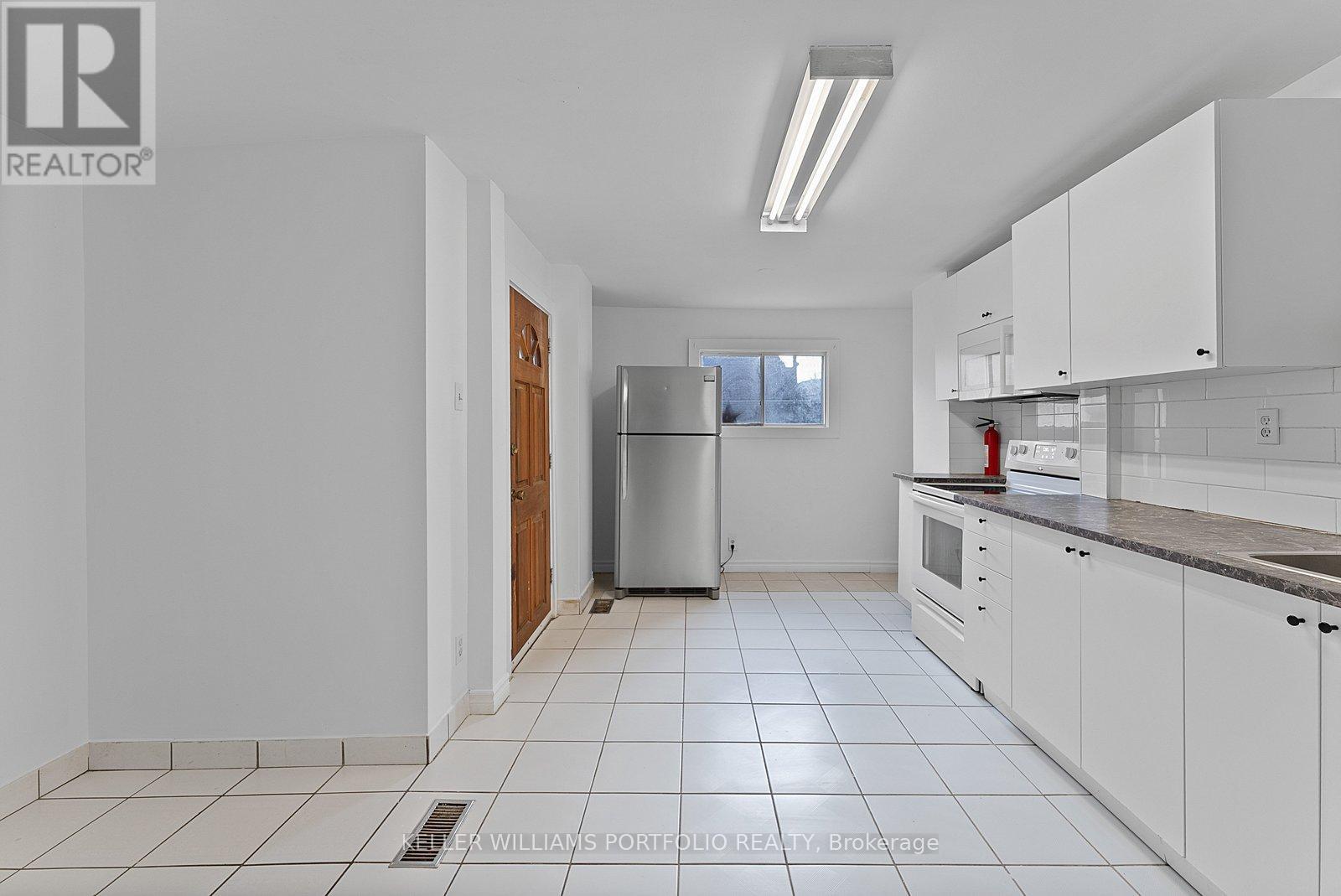570 Jones Avenue, Toronto, Ontario  M4J 3H1 - Photo 14 - E13091724