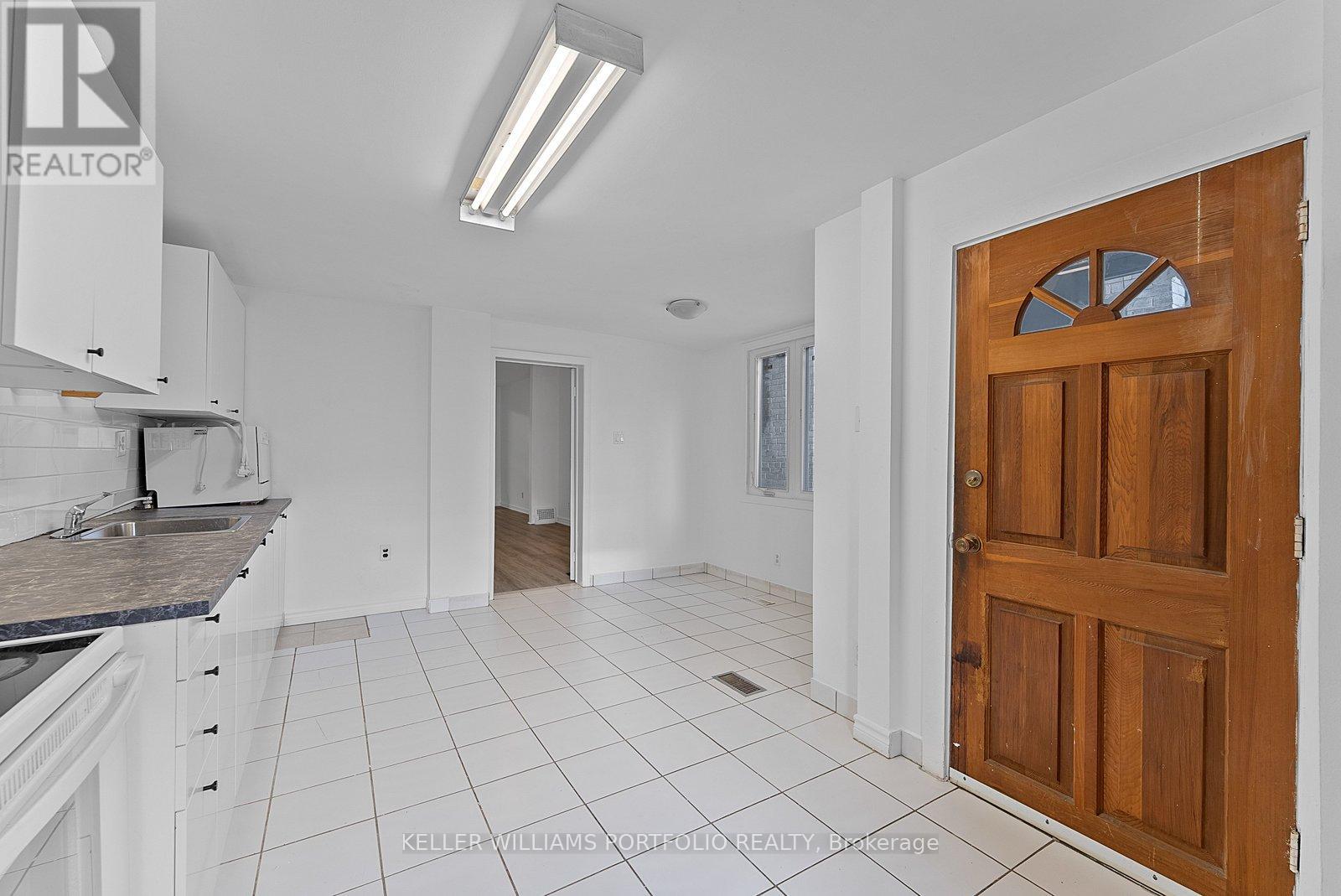 570 Jones Avenue, Toronto, Ontario  M4J 3H1 - Photo 17 - E13091724