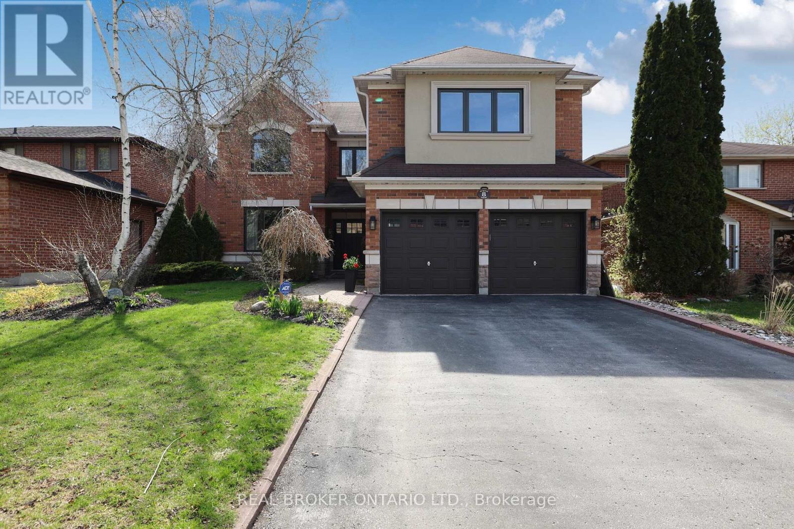 8 MCQUAID COURT, East Gwillimbury, Ontario