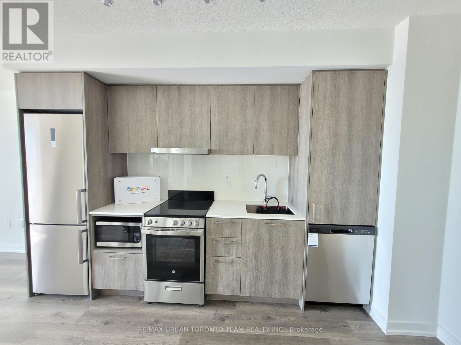 2905 - 195 Commerce Street, Vaughan, Ontario  L4K 0P9 - Photo 2 - N13091740