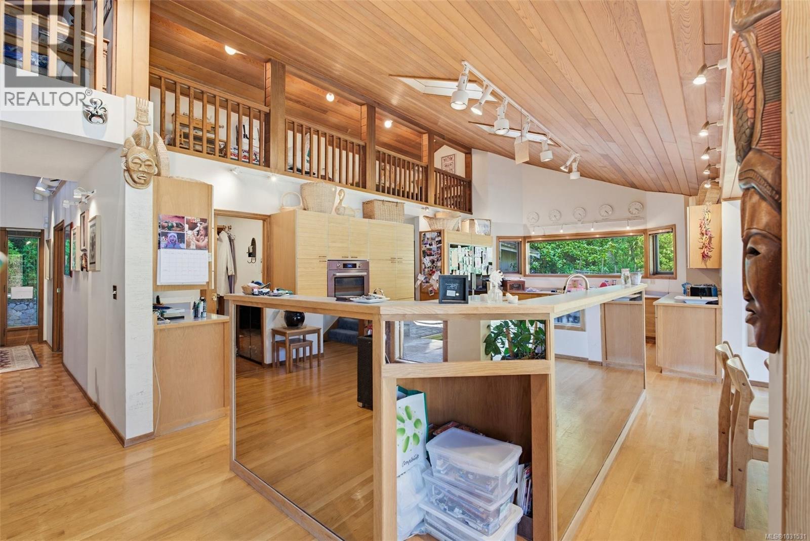 5630 Batu Rd, Saanich, British Columbia  V8Z 6K5 - Photo 14 - 1031531