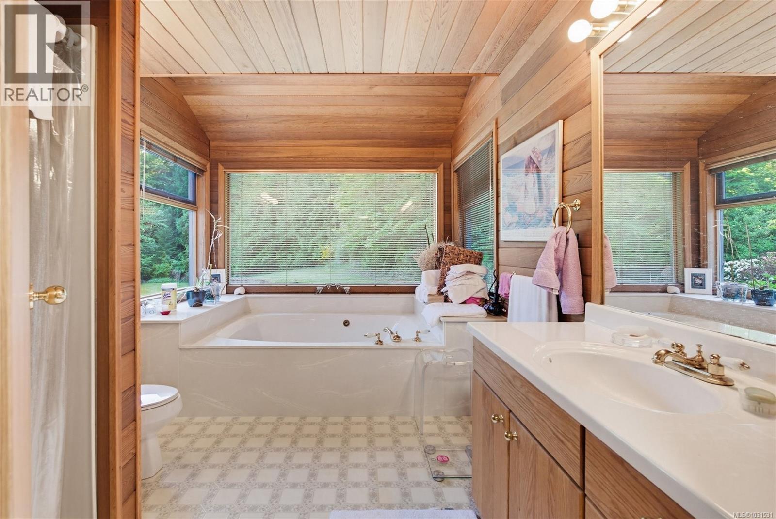 5630 Batu Rd, Saanich, British Columbia  V8Z 6K5 - Photo 30 - 1031531