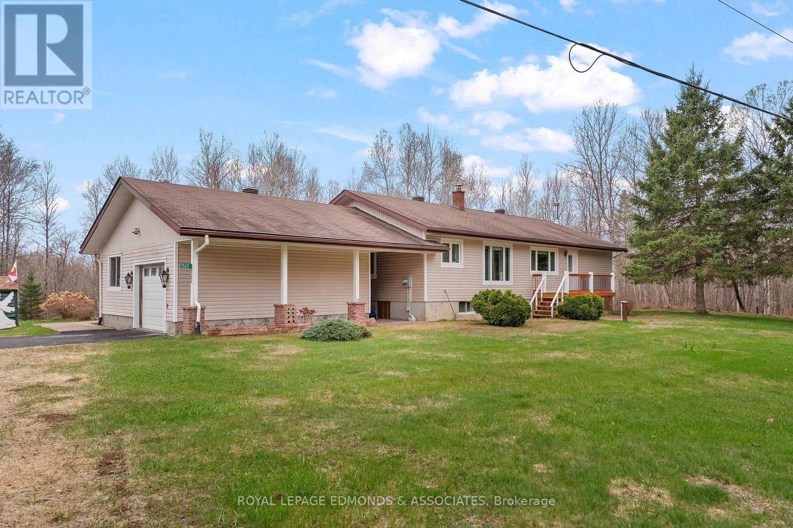 1523 Barron Canyon Road, Petawawa, Ontario  K8A 6W7 - Photo 3 - X13092092