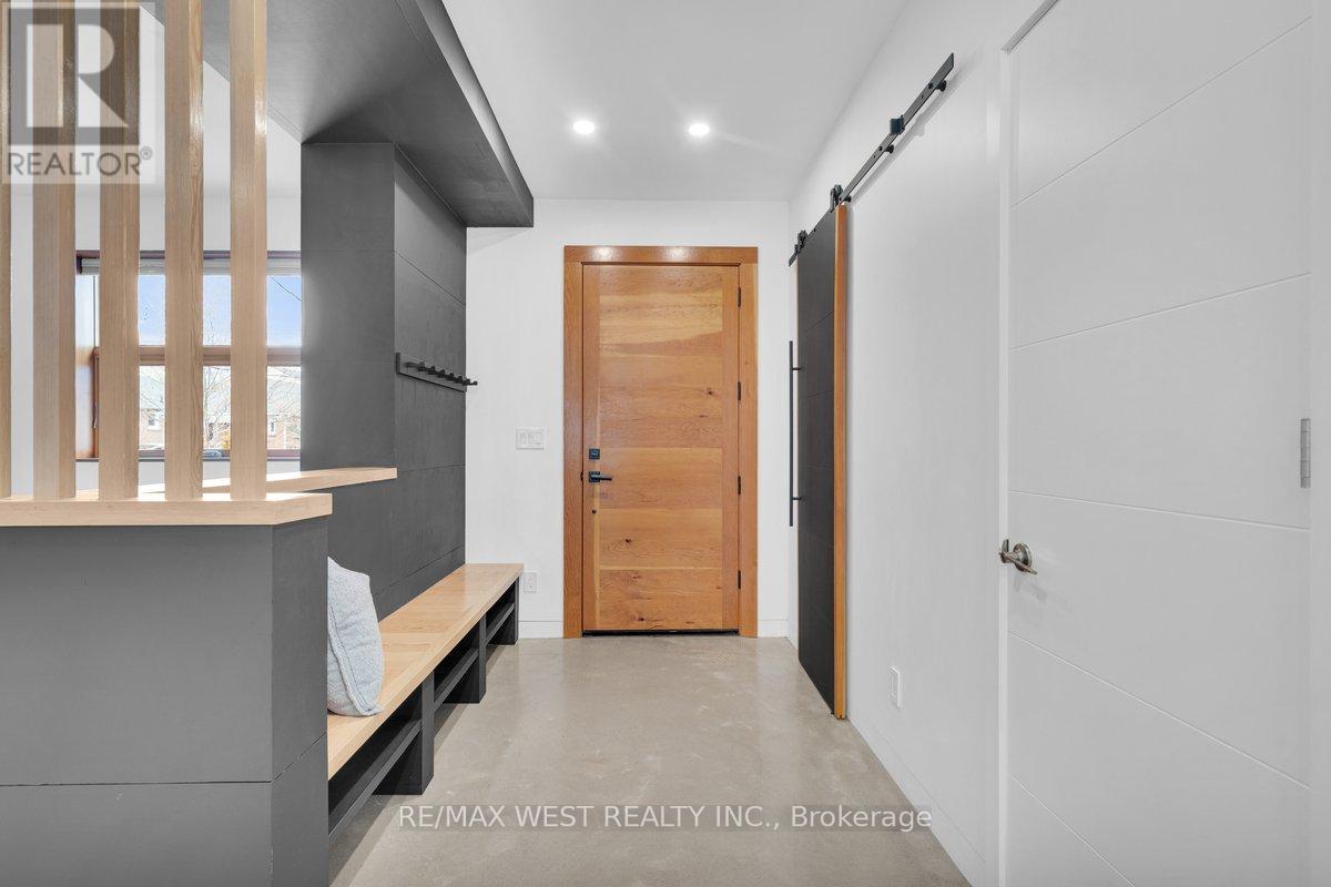 38 Smithfield Drive, Toronto, Ontario  M8Y 3M2 - Photo 3 - W13091750