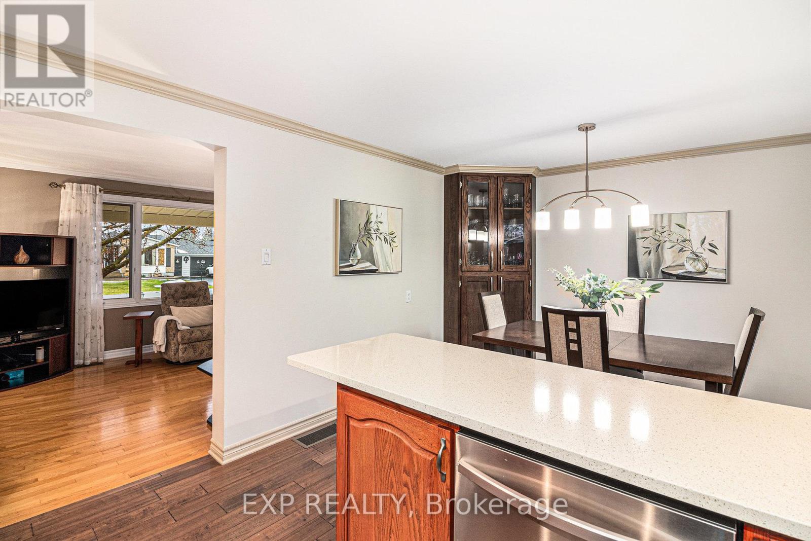 2 Castlebeau Street, Russell, Ontario  K0A 1W0 - Photo 7 - X13092010