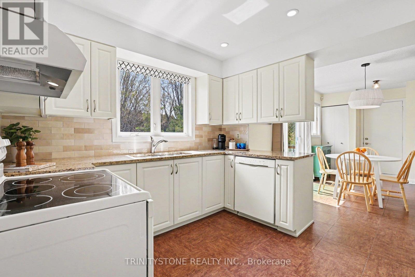 6294 Fernbank Road, Ottawa, Ontario  K2S 1X5 - Photo 10 - X13092072