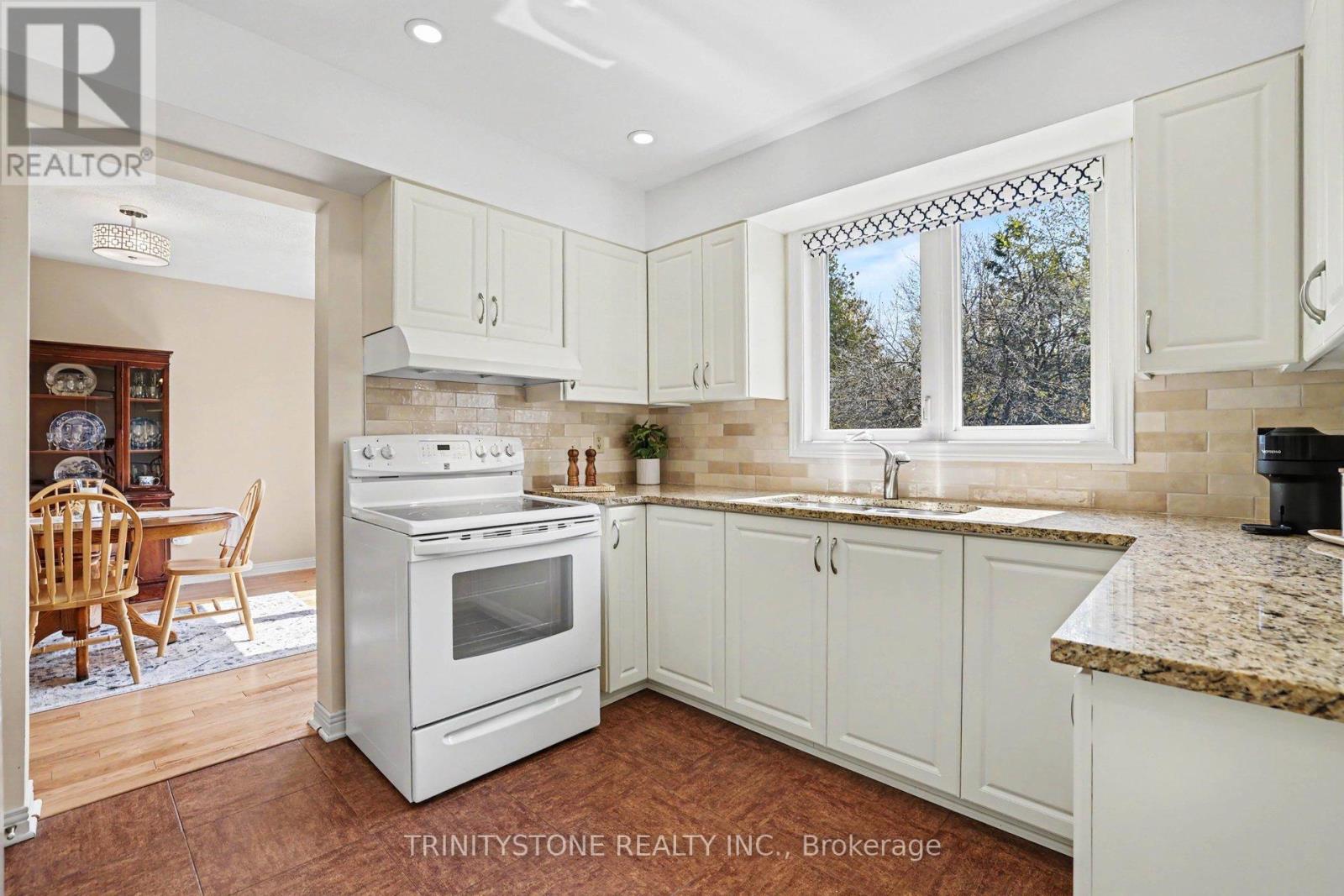 6294 Fernbank Road, Ottawa, Ontario  K2S 1X5 - Photo 12 - X13092072