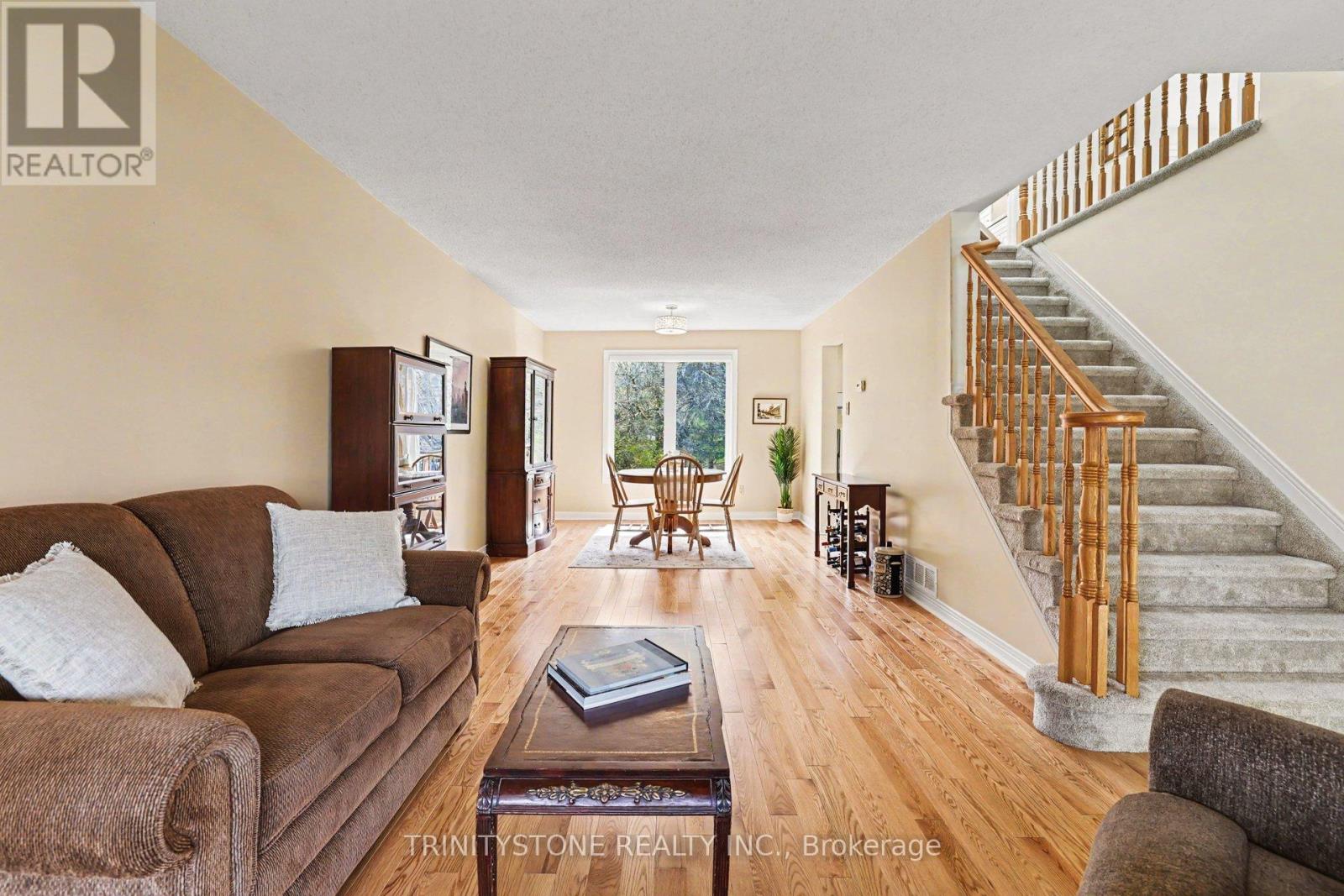 6294 Fernbank Road, Ottawa, Ontario  K2S 1X5 - Photo 7 - X13092072