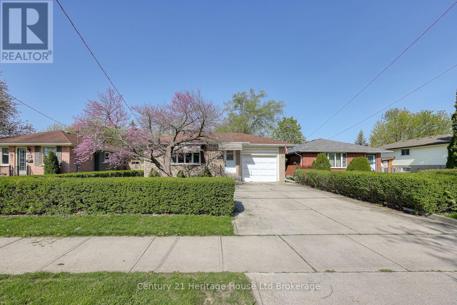 815 Verulam Street, London South, Ontario  N6C 4Y6 - Photo 2 - X13092108