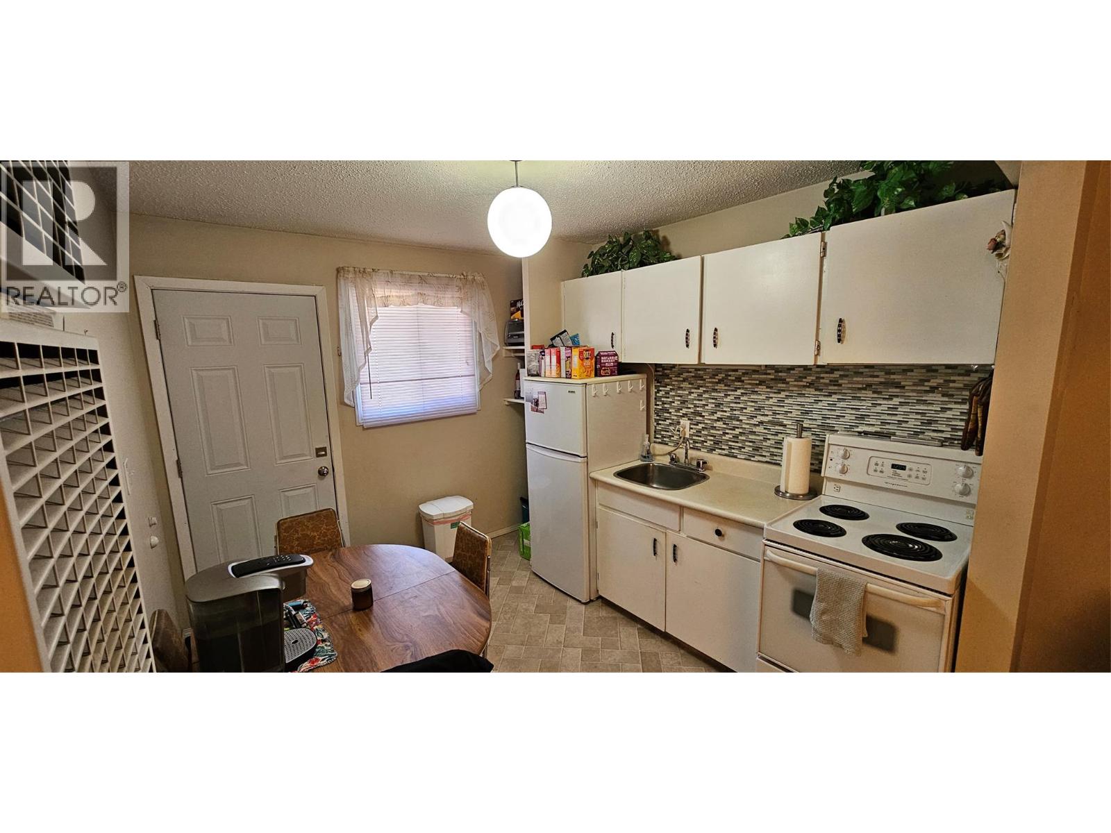 100 Red Cedar Drive Unit# E44, Sparwood, British Columbia  V0B 2G0 - Photo 4 - 10386167