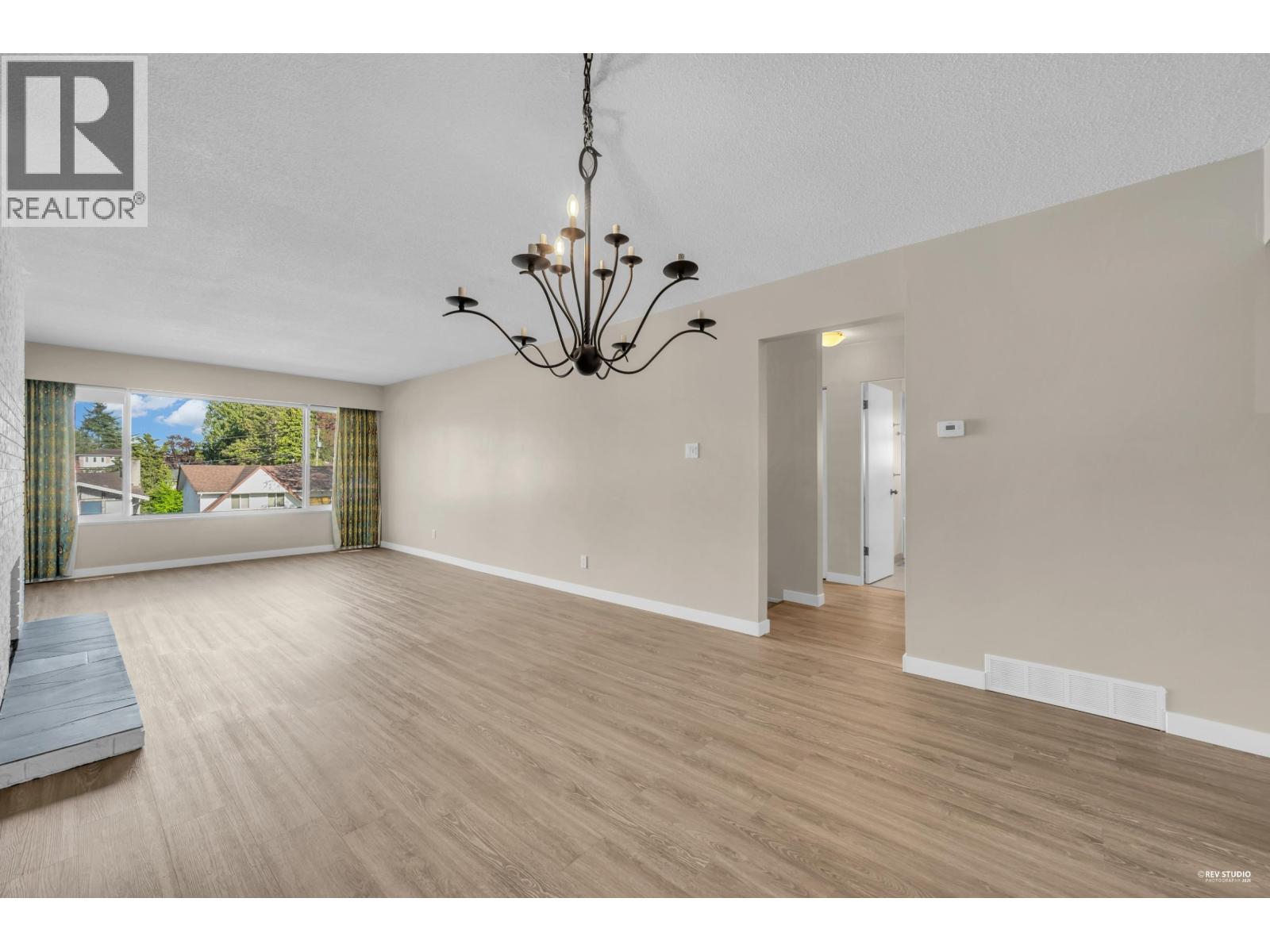 4249 Barker Avenue, Burnaby, British Columbia  V5G 3C3 - Photo 5 - R3119967