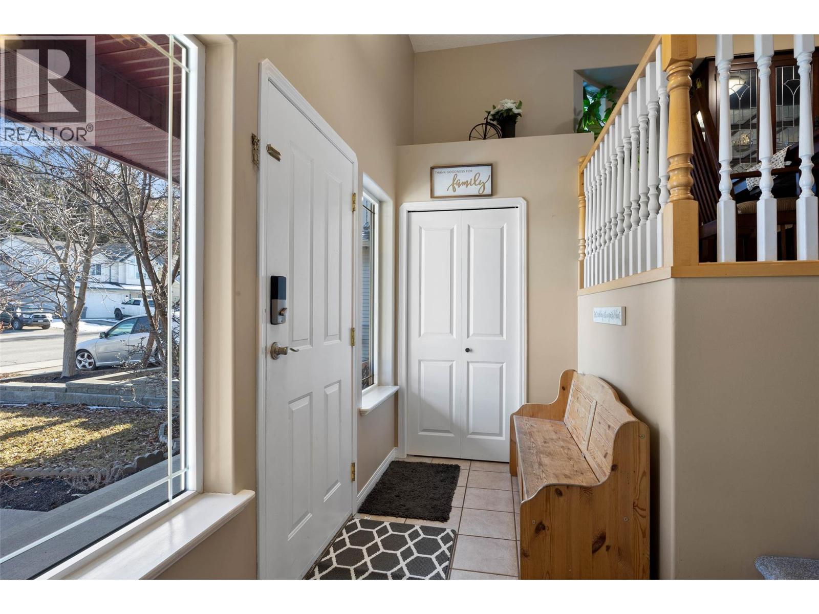 2452 Abbeyglen Way, Kamloops, British Columbia  V1S 1A5 - Photo 4 - 10386362
