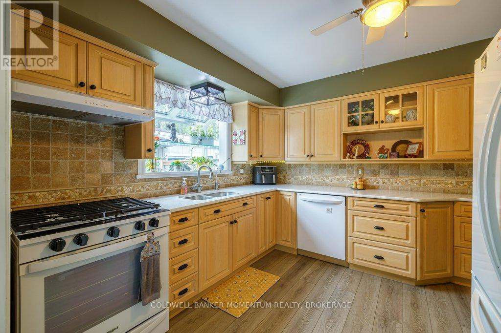 26 Spruceside Crescent, Pelham, Ontario  L3E 0G1 - Photo 14 - X13089778