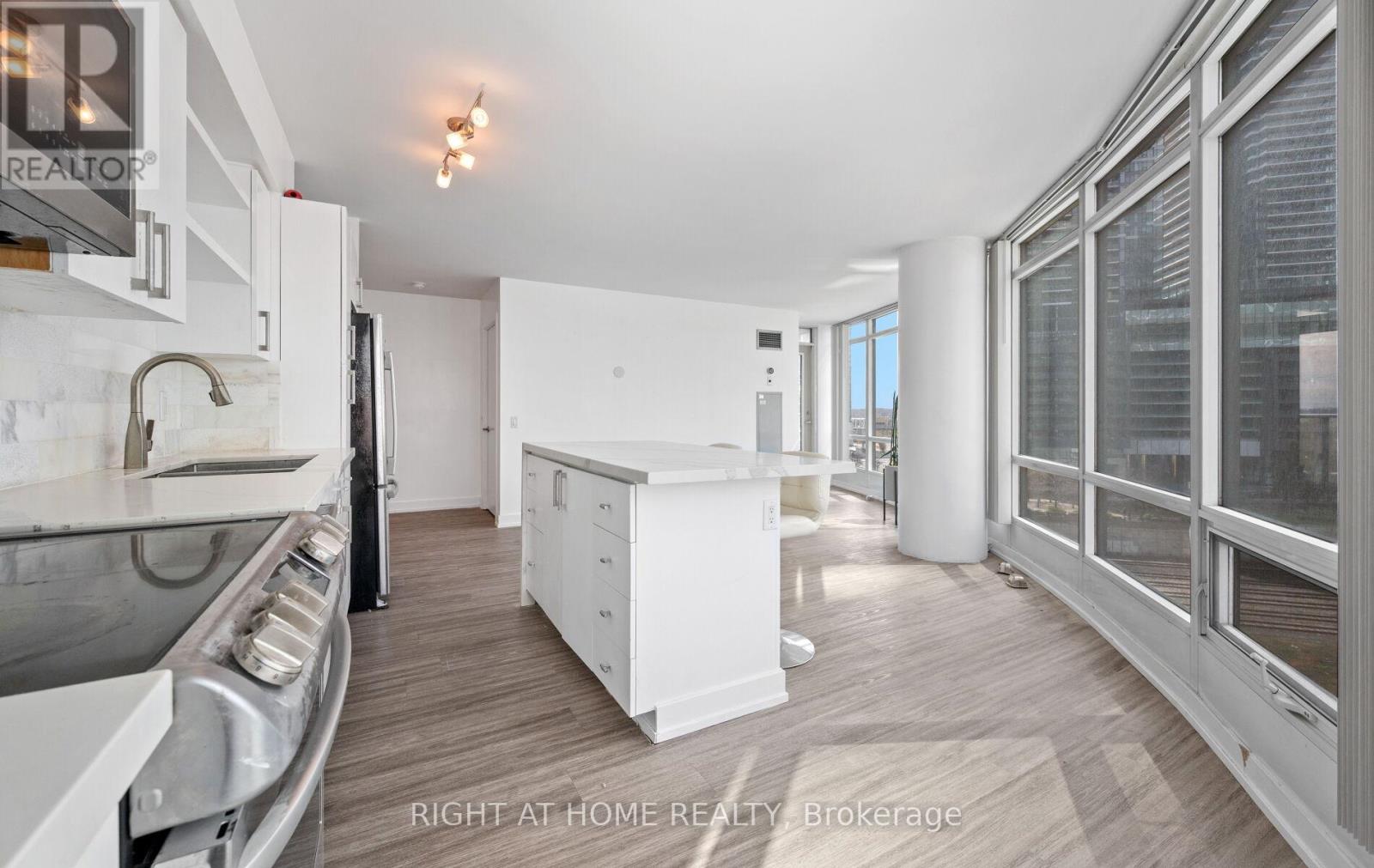 803 - 373 Front Street W, Toronto, Ontario  M5V 3R7 - Photo 25 - C13091854