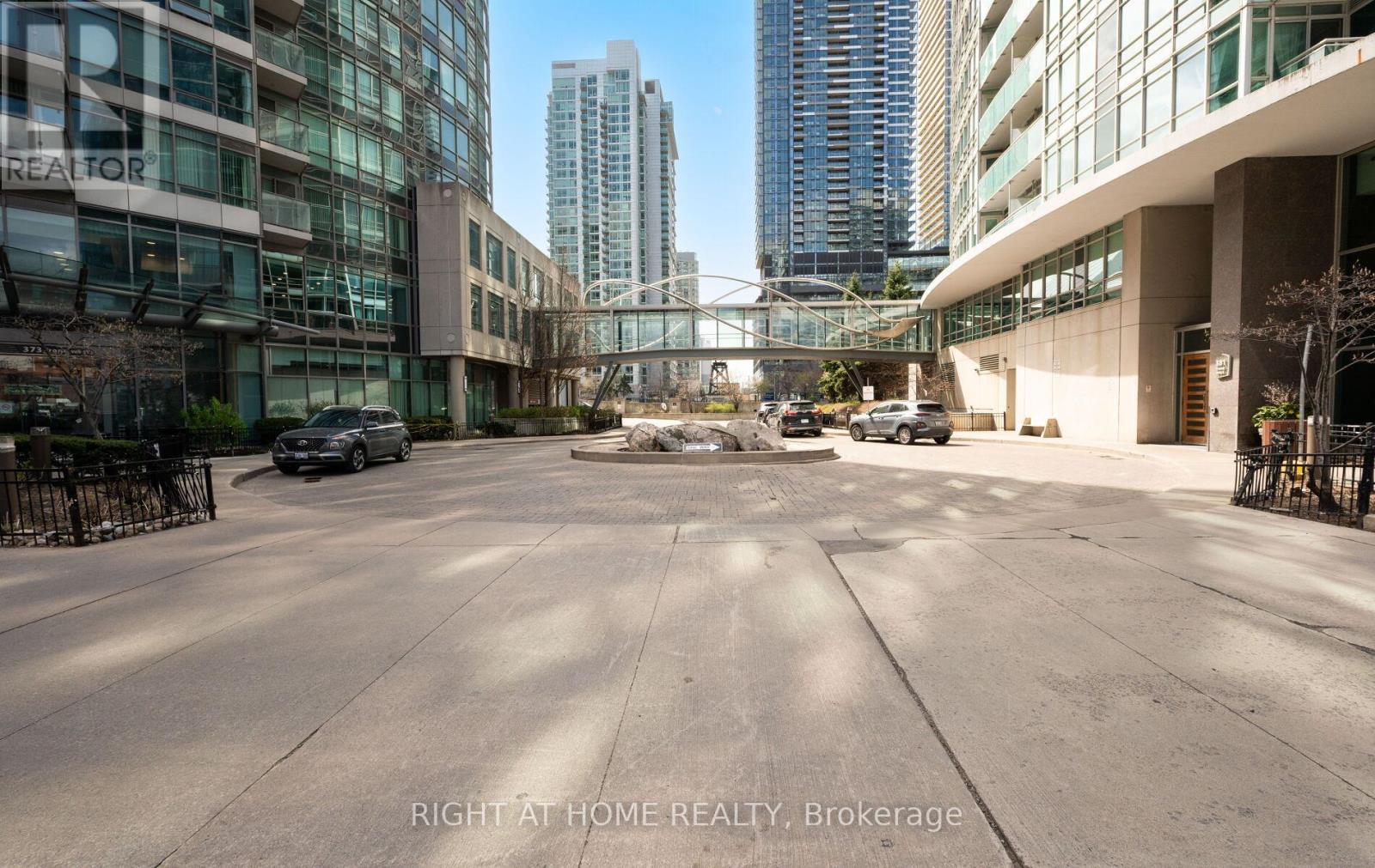 803 - 373 Front Street W, Toronto, Ontario  M5V 3R7 - Photo 3 - C13091854